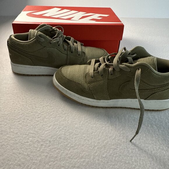 Nike Air Jordan 1 Low Youth Shoe Size 6.5Y Women Sz 8 Casual Skate 554723-216 - Picture 12 of 15